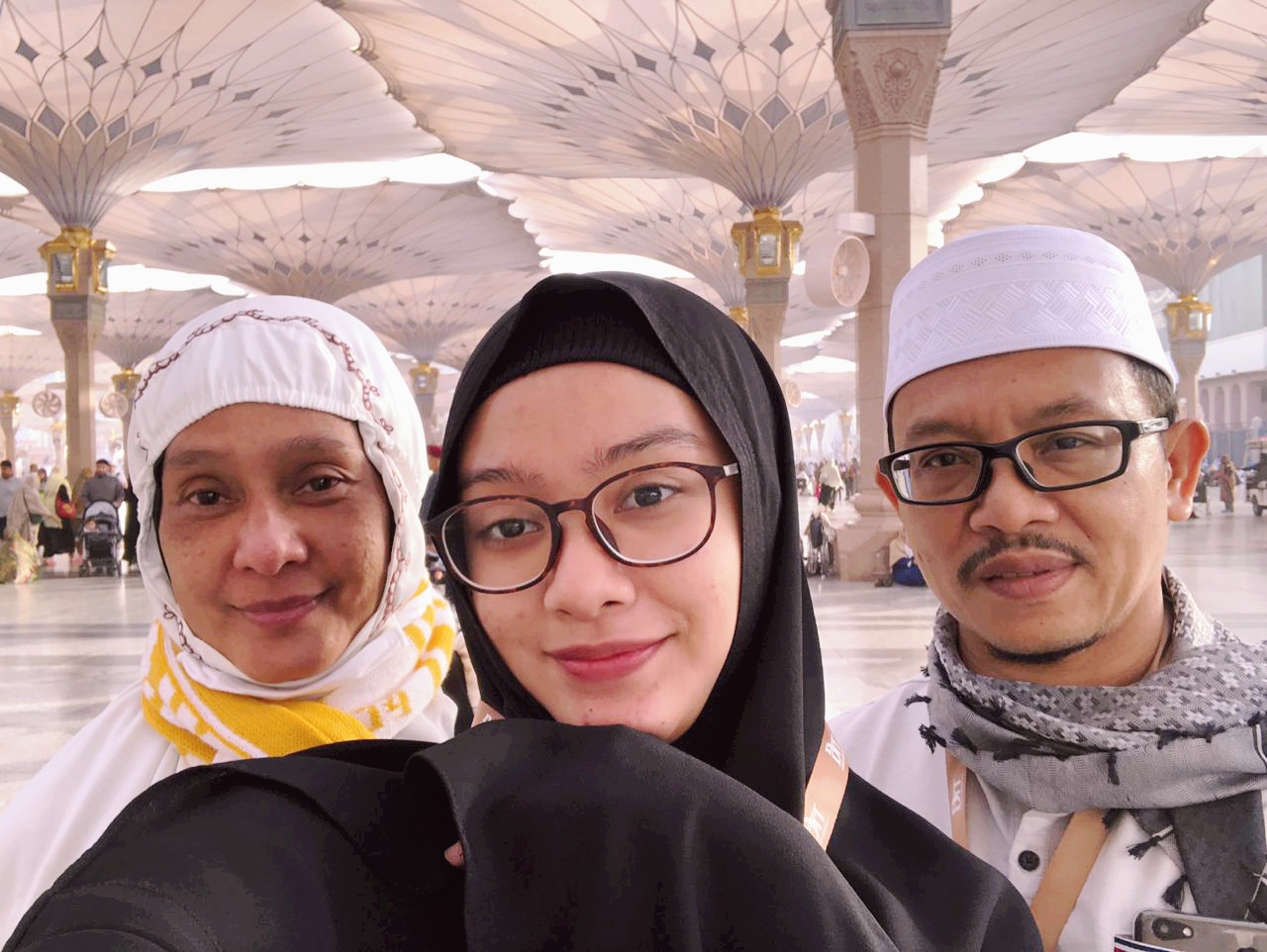 Pertama Kali Umroh? Tenang, Umroh Mandiri Resmi Kini Semudah Booking Tiket di Dutarizkia Tour & Travel